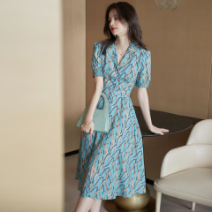 穿出魅力女人味！ 法式浪漫气质通勤修身显瘦v领蓝色印花连衣裙夏